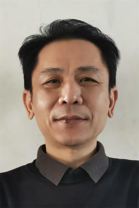 艺术名家张志鸣——釉色承古意 笔锋绘山河