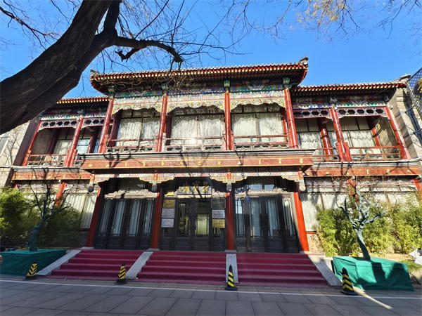 书画家孙成霞作品《山水含與》《松树险险天未情，春花》亮相2025荣宝斋全国书画展