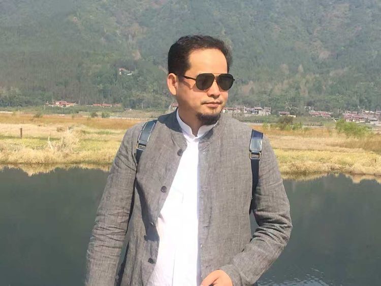 笔墨铸魂 游历成风——书法家王志的艺术人生与成就