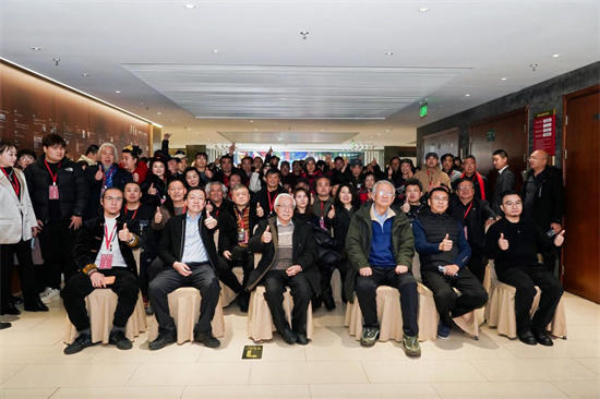 书法家龚芳作品《和光同尘》亮相荣宝斋展览