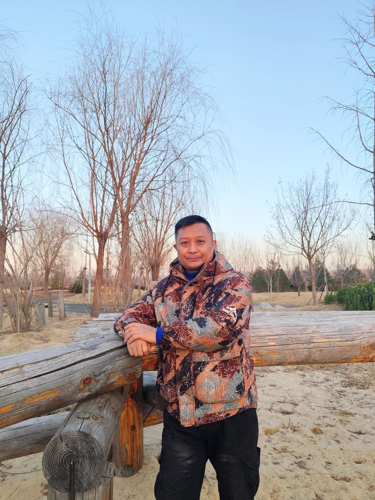 泼彩泰山先行者---画家秦峰