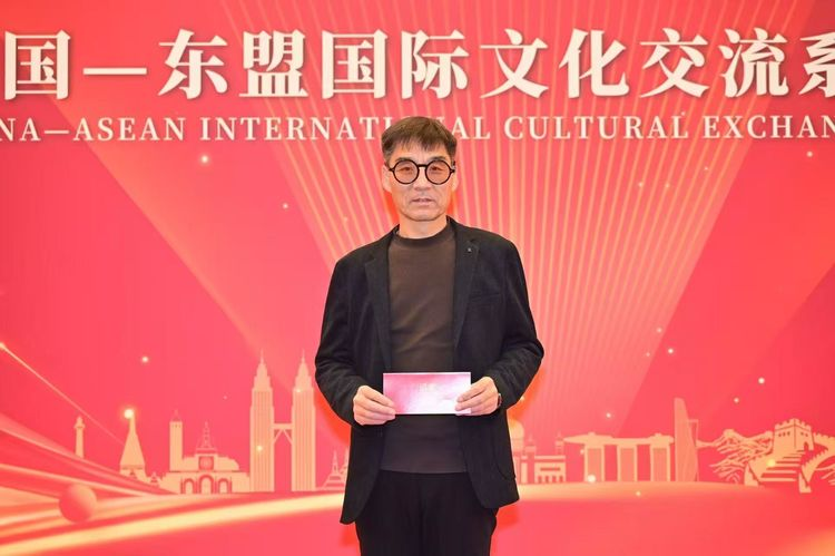 张巨富两幅力作在英国罗素拍卖行年度收官专场双屏千万落槌