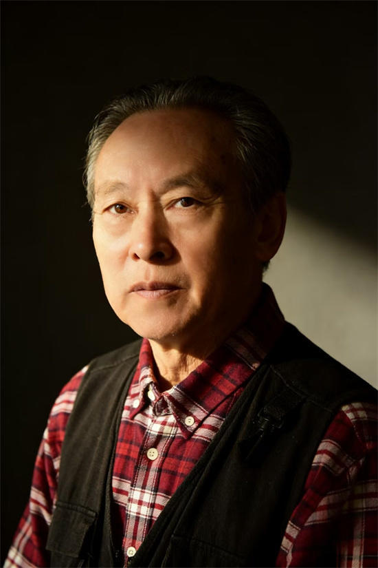 丹青绘新程，艺心颂华章——著名艺术家尹晓彦献礼两会