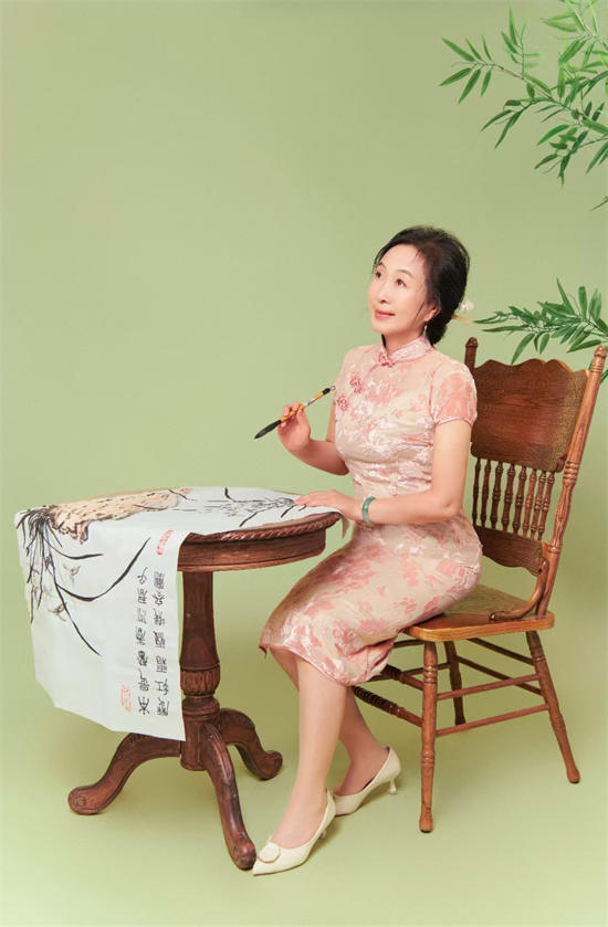 恭贺艺术名家刘小爱——英国罗素拍卖会作品成交落槌满载而归