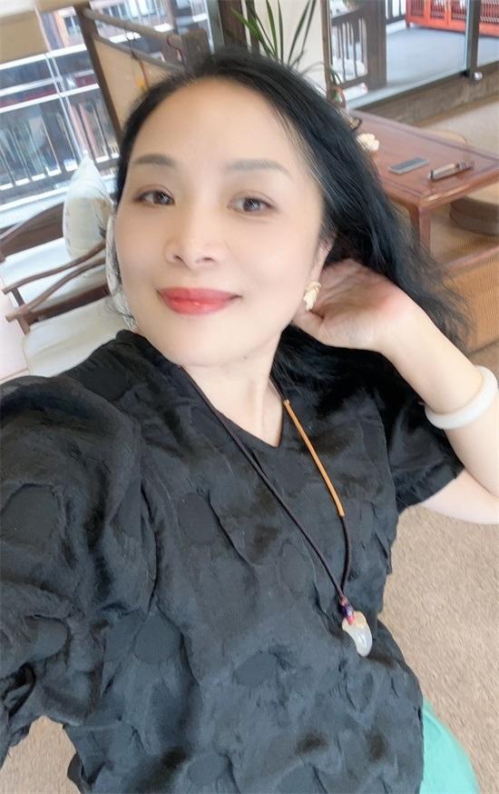 画家‌郭榕亭《梦境山水》以6.8万元成交，艺术市场再创佳绩‌