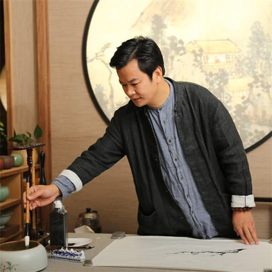 画家瞿塘泼墨泼彩荷花