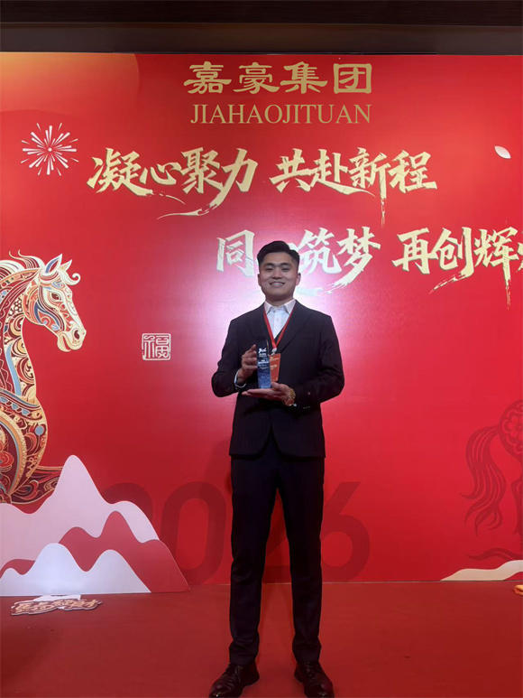 慈善家嘉豪——看见光 成为光 散发光