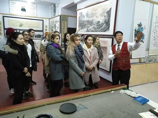 冰魂凝笔底，宣纸载山河——刘立荣工笔冰雪的时代标高