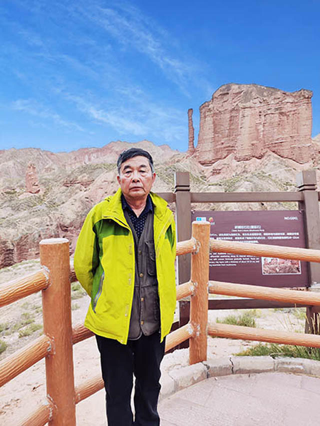 笔耕不辍 墨香致远——记书法家张中民的艺术人生