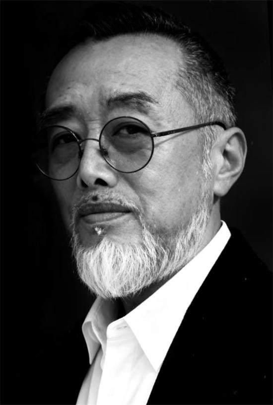 一墨千骑，万象生辉 ——关玉良