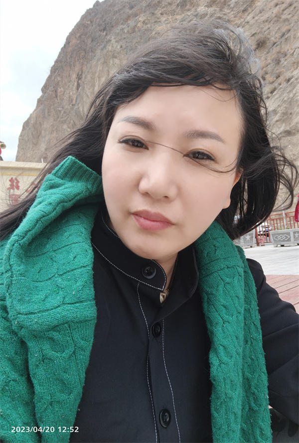 《从乡村里走出来的艺术家妙如》