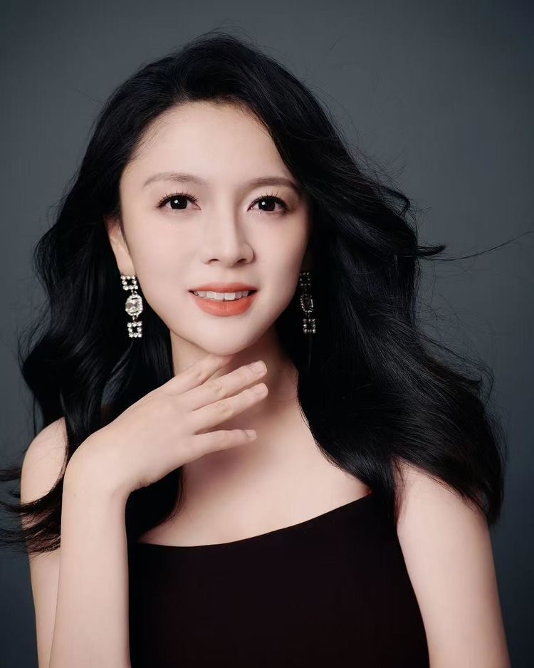 中国年→世界年：国际著名钢琴家王宸再执春晚中国红点亮哥大夜