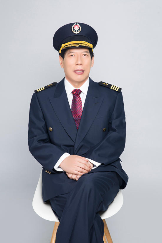 老船长画家王家华一 一笔底春风，画尽牡丹神韵