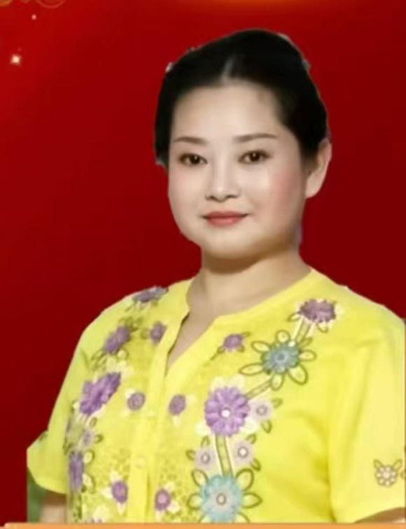 墨韵铸魂，书道传心——记著名书法师龚芳的艺术人生