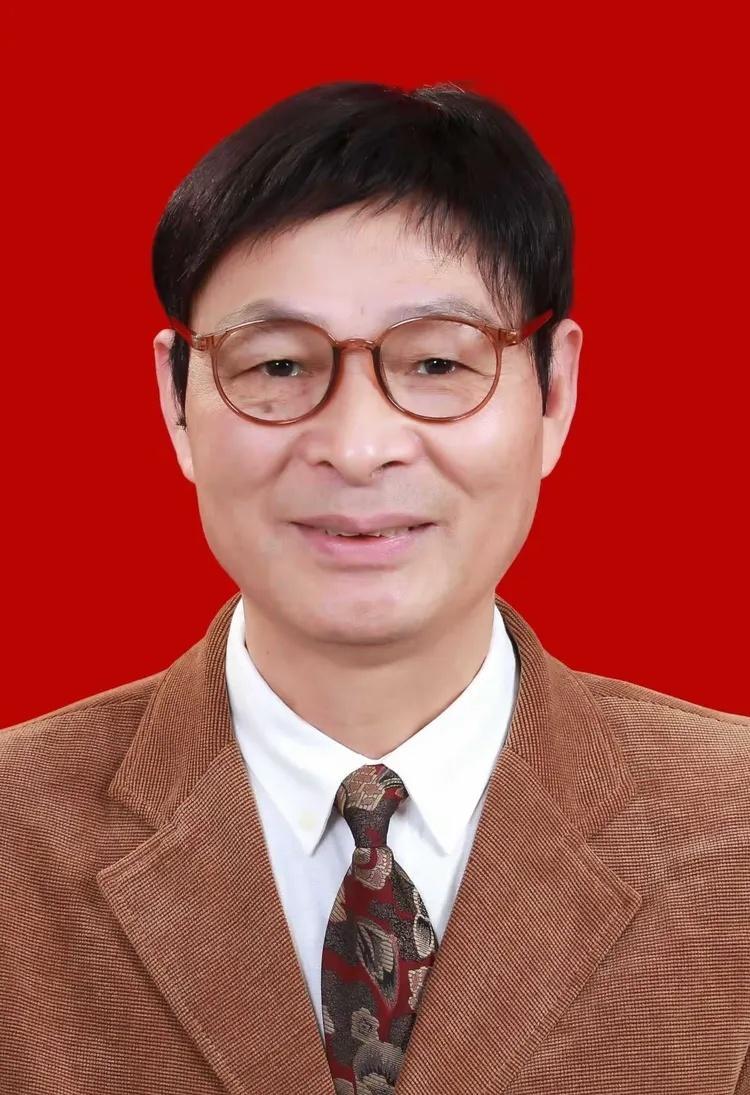笔走龙蛇书新境，墨韵千秋展风华丨实力派书法家陈延地的书法世界