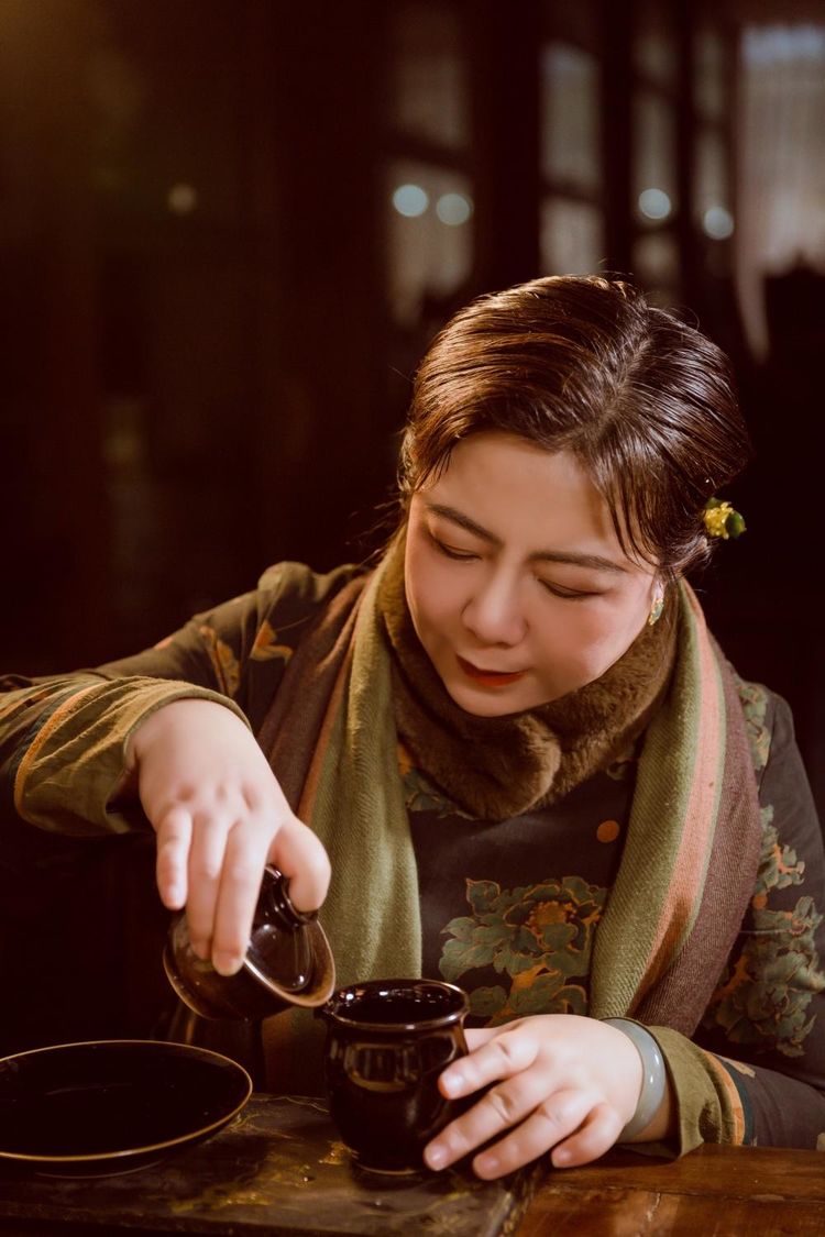 《玫梅先生的诗赋之美与“云叠绘”数字能量艺术》