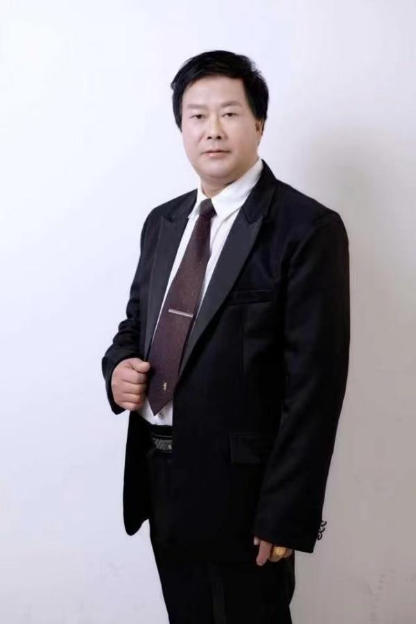 中国艺术界特别推荐人物书法家荣烜——笔墨传文 深耕中华艺术