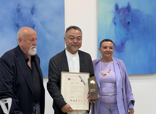 在威尼斯双年展官方特别邀请展上马东民荣获此次展览的特别提名奖