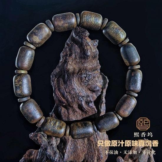 沉香手串、香块、线香怎么选？熙香坞老尚一站式解答！