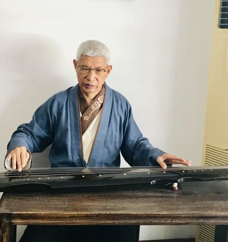 著名文化学者韩若解作词并演唱歌曲《百年一瞬间》