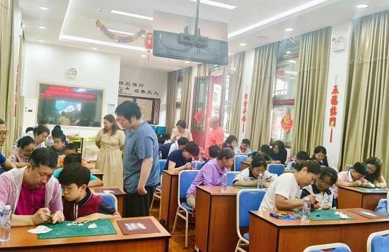 文脉传承 情连世界-北京陶然亭小学国际家庭日首届亲子篆刻活动