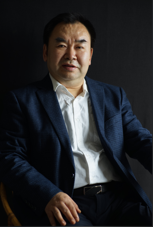书法家李志龙老师作品荣登《中国经贸》封二、封三、封底