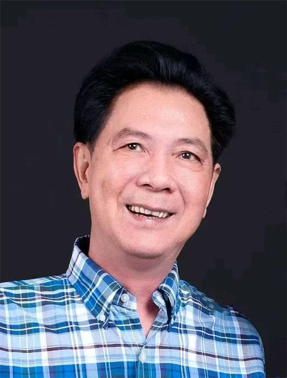 深耕文脉数十载 诗书翰墨铸初心——当代海南文艺大家王尧时风采