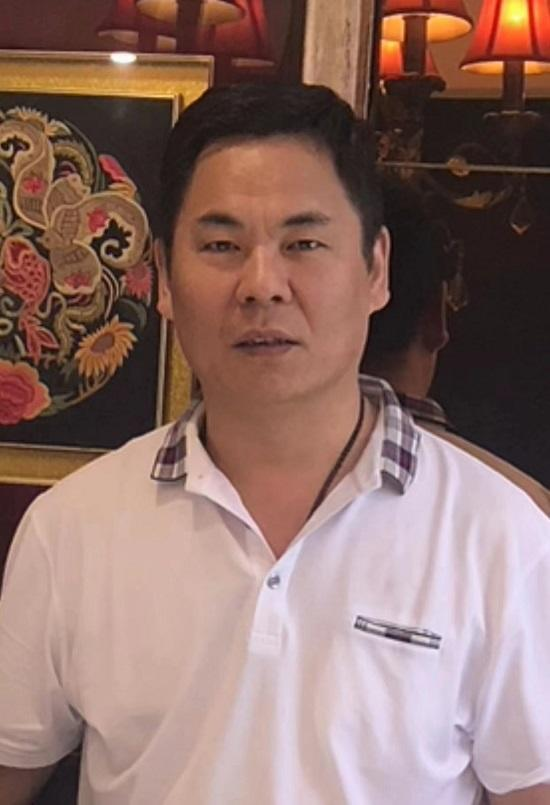 庆祝黄山画苑成立二十三周年--艺海撰英四十年 今把藏珍共人前