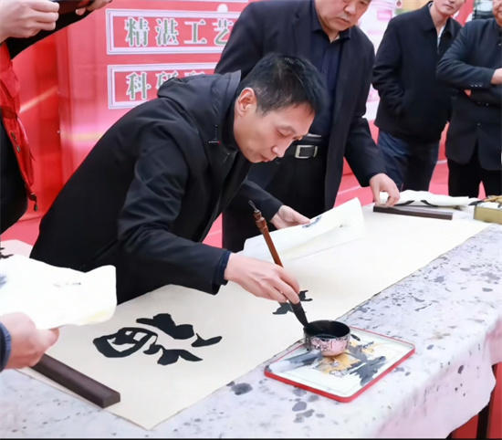 书法家石颢荣获新时代艺术领军人物称号