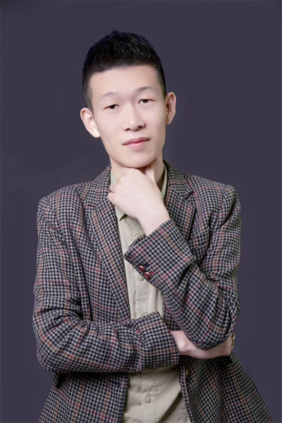 精工绘群芳 笔墨纳吉庆——实力派艺术家余雷刚书画专题