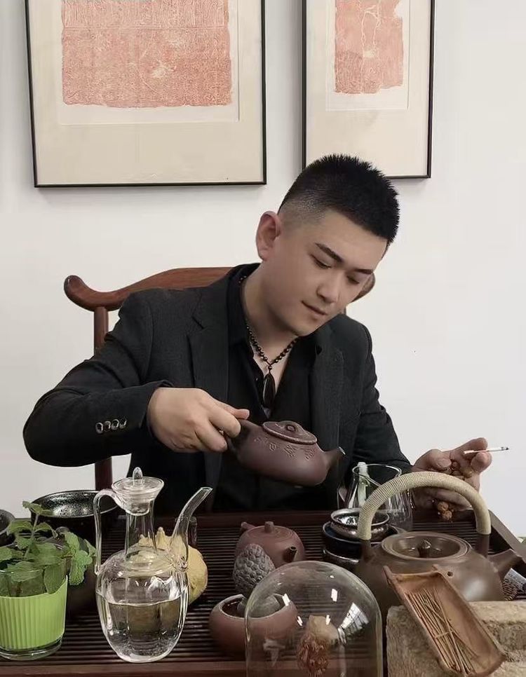 徐景东｜景鸿集团执行董事 文物收藏家投身海内外公益助力文化出海