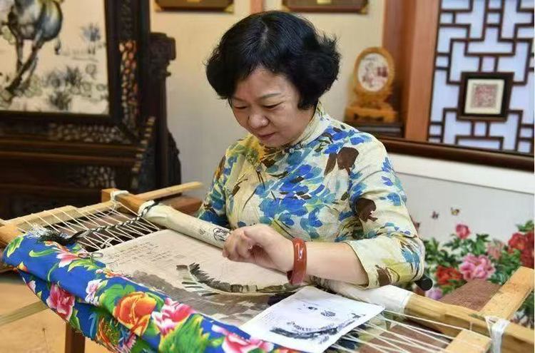 夏布绣传承人徐小梅应邀参加2026中越国际文化艺术交流展