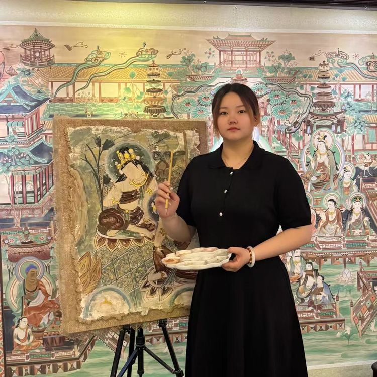 画家高洁——以青春绘敦煌，在千年壁画里落笔成长