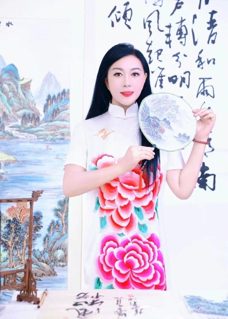 当代实力派著名书画家孙成霞荣获敦煌美育研究院优秀指导教师荣誉
