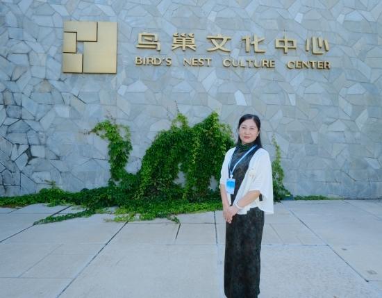 素心荷韵耀鸟巢 丹青妙笔颂时代——记艺术家杨家艳“魅力东方·筑梦新时代”特邀作品展