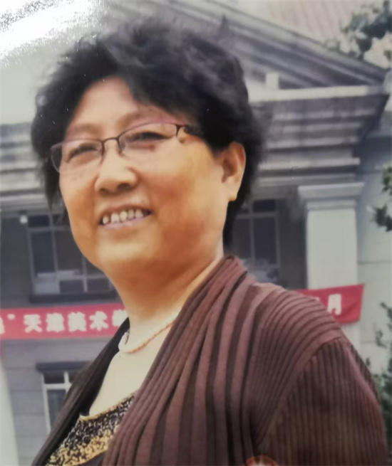 筑梦新时代——山河月满 墨庆华诞袁桂兰专题报道