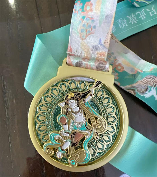 画家刘培义《万寿吉祥图》获得敦煌飞天奖金奖