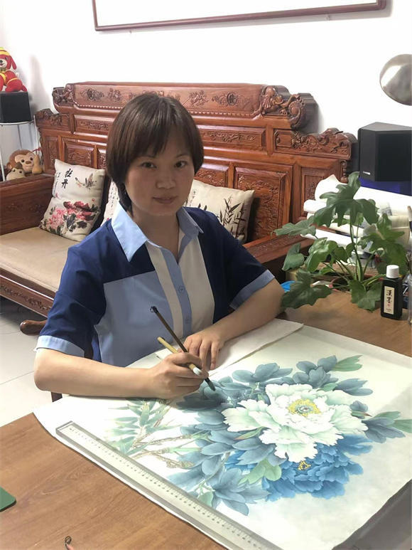 长征胜利九十周年艺术特展——艺术家王娟专题报道