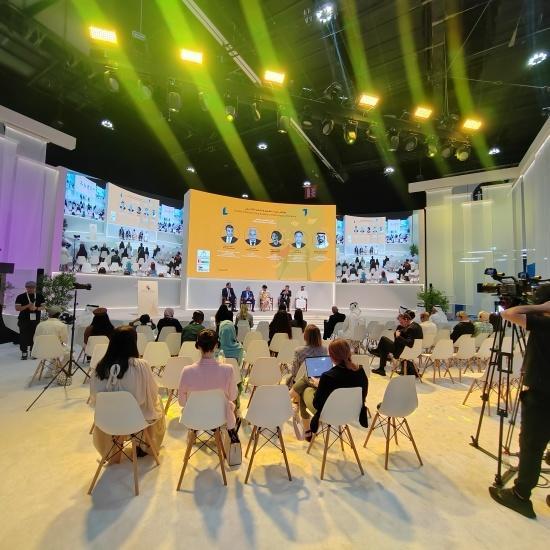 重磅！著名艺术家杨安罡作品亮相2026阿布扎比国际书展并被皇室永久收藏
