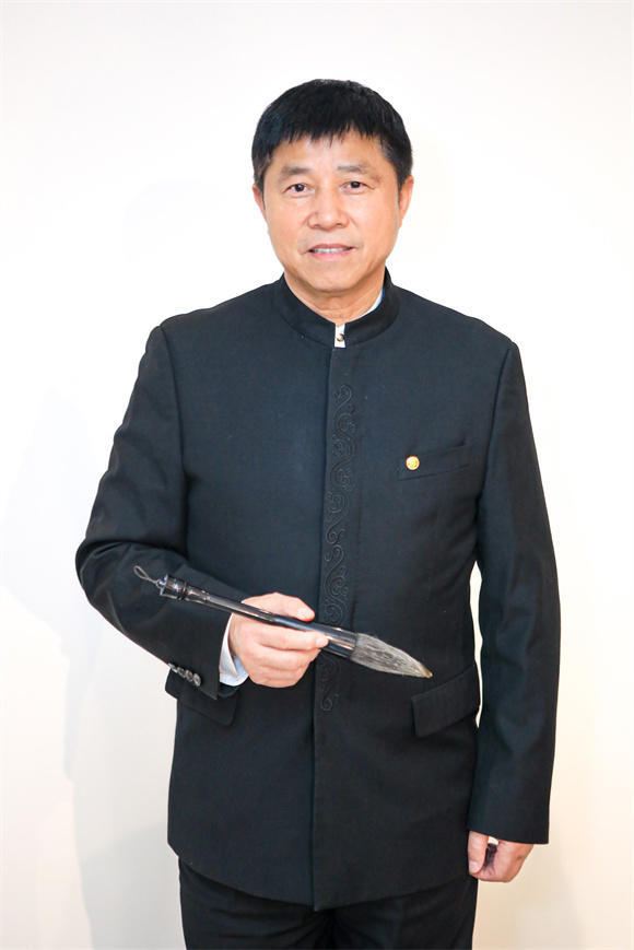 军旅书法家谭文贵榜书作品《一笔虎》被故宫博物院永久收藏