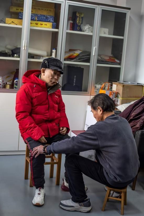 观果以知象，求因以固本——谈沈惠平金胎掌拍点穴疗法的康养思维
