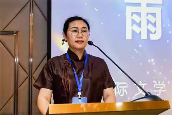 喜讯！雨荷荣获泰国首届时代艺术金笔奖