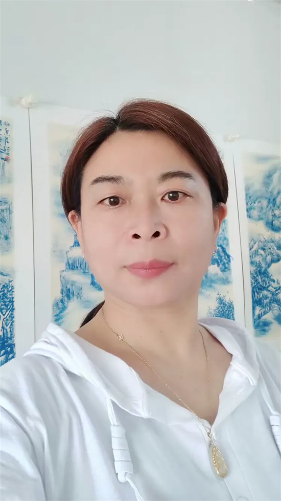 林晓丽，焦墨，焦彩，云雾山水 ，朱墨，和青花，云雾山水画创始人