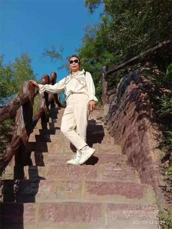 艺术来源于生活而高于生活 ，著名焦墨云雾山水画家林晓丽