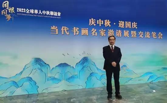 中国油画画家范大荣作品《红日照金秋》拍卖168万落锤！