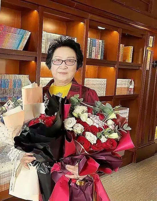 奋进新时代共筑辉煌明天——画家黄惠萍献礼新时代！