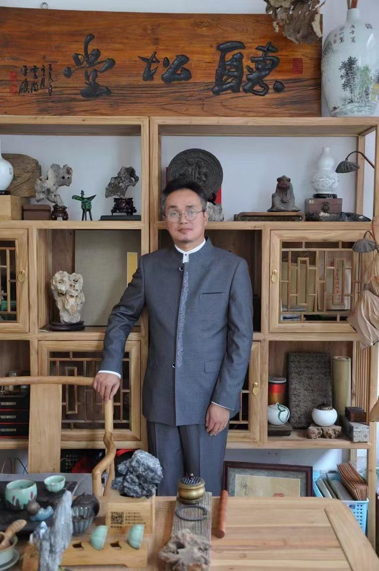 画家刘大禹作品《对弈图》参加法国奥林匹克冬季拍卖会被成功拍出