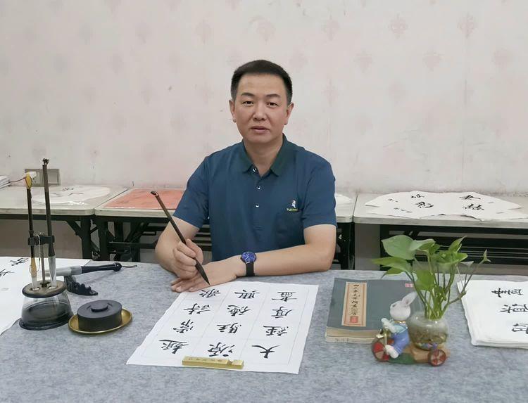 著名书法家陈涛书法作品《观沧海》圆满落幕 再添辉煌
