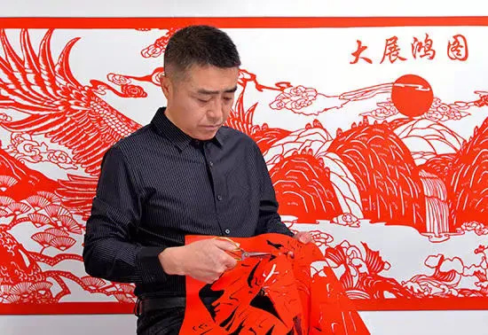 当代剪纸艺术家李宏东——妙剪飞繁花·纸语颂芳华