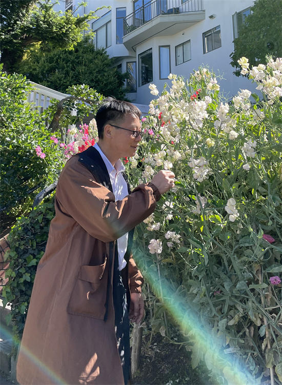 色彩与灵感的缔造者：解读浙江著名书画名家石玉庆的艺术人生